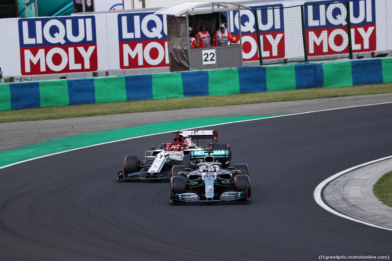 GP UNGHERIA, 03.08.2019 - Qualifiche, Kimi Raikkonen (FIN) Alfa Romeo Racing C38 e Lewis Hamilton (GBR) Mercedes AMG F1 W10