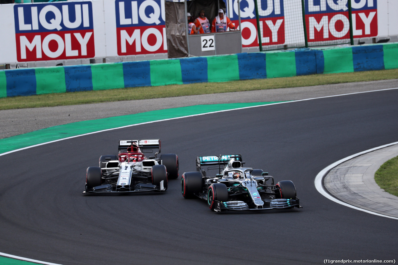 GP UNGHERIA, 03.08.2019 - Qualifiche, Kimi Raikkonen (FIN) Alfa Romeo Racing C38 e Lewis Hamilton (GBR) Mercedes AMG F1 W10