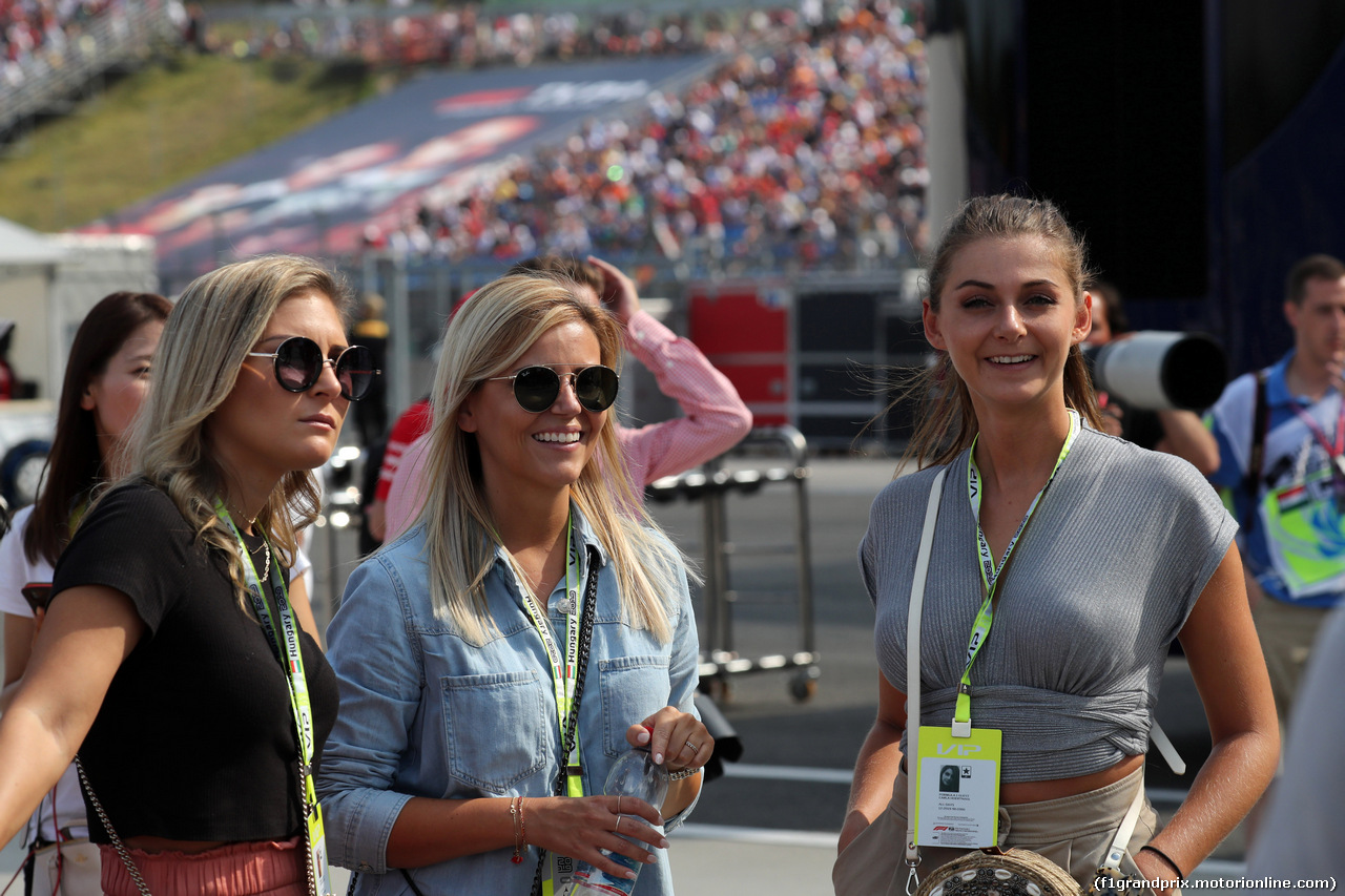 GP UNGHERIA, 03.08.2019 - Qualifiche, Ragazzas in the paddock