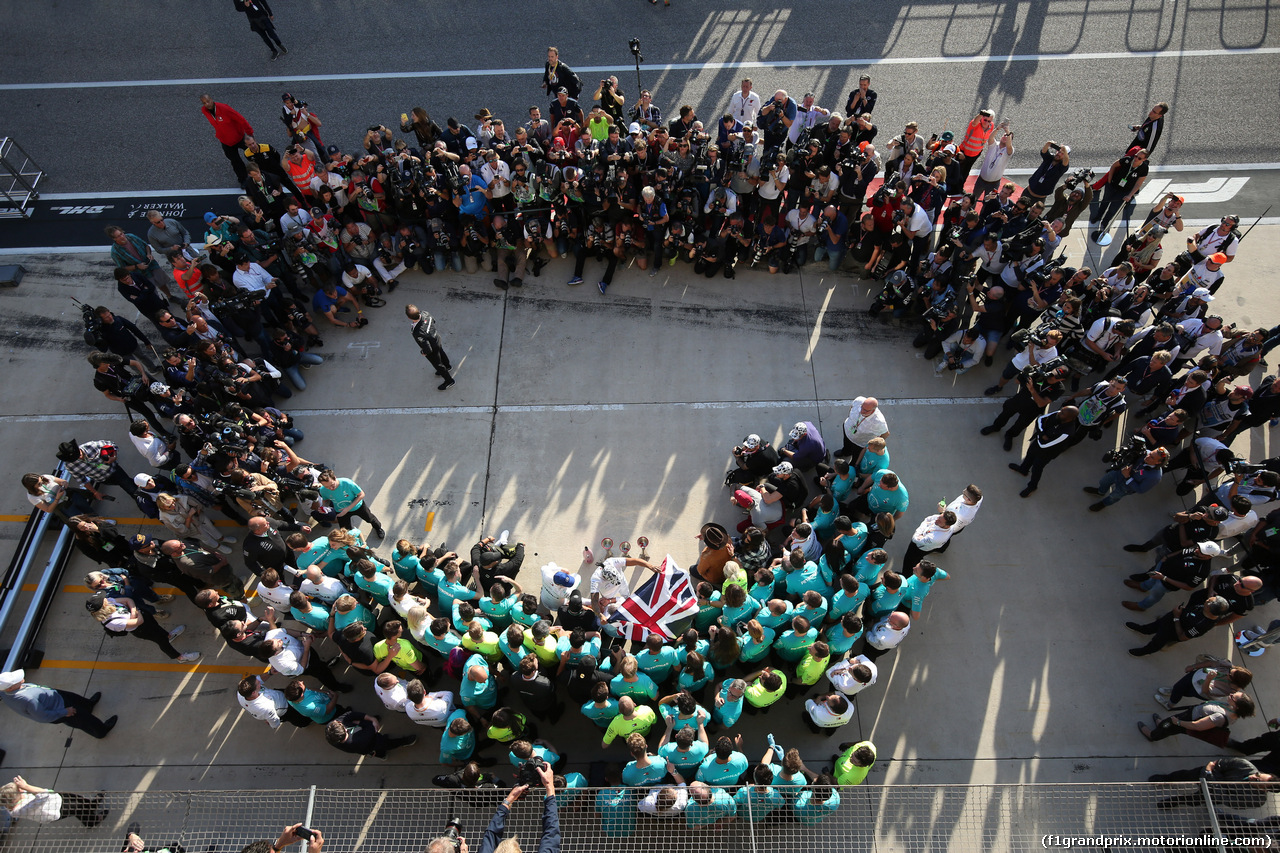 GP USA, 03.11.2019- Lewis Hamilton (GBR) Mercedes AMG F1 W10 EQ Power celebrates winning the 2019 World Champion with the Mercedes AMG F1 Team