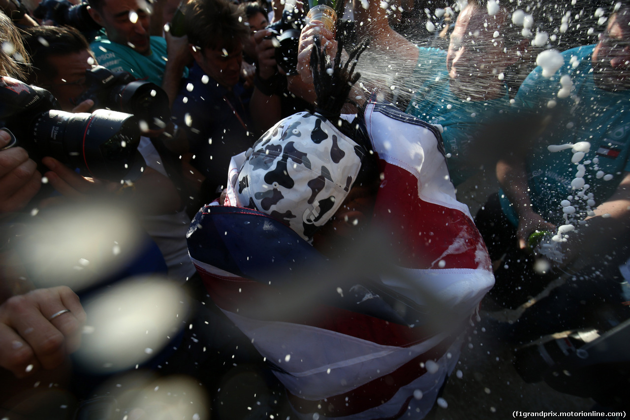 GP USA, 03.11.2019- Lewis Hamilton (GBR) Mercedes AMG F1 W10 EQ Power celebrates winning the 2019 World Champion with the Mercedes AMG F1 Team