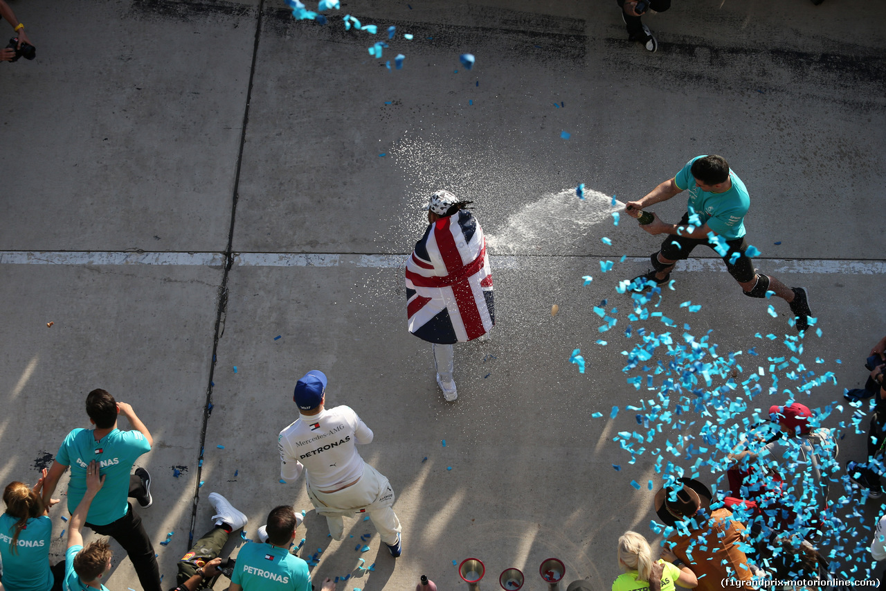 GP USA, 03.11.2019- Lewis Hamilton (GBR) Mercedes AMG F1 W10 EQ Power celebrates winning the 2019 World Champion with the Mercedes AMG F1 Team
