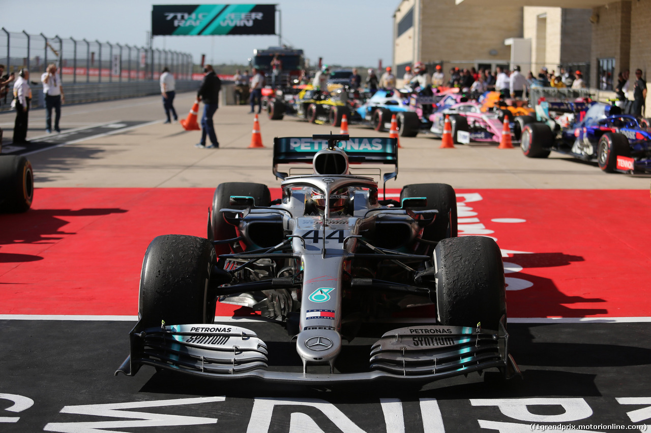 GP USA, 03.11.2019- Parc ferme, Lewis Hamilton (GBR) Mercedes AMG F1 W10 EQ Power celebrates winning the 2019 World Champion