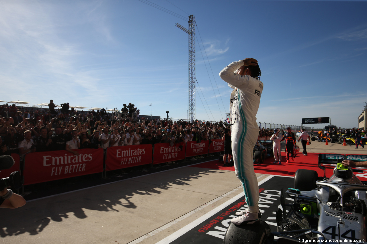 GP USA, 03.11.2019- Parc ferme, Lewis Hamilton (GBR) Mercedes AMG F1 W10 EQ Power celebrates winning the 2019 World Champion