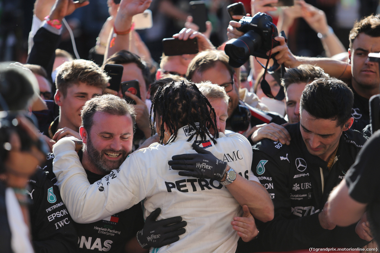 GP USA, 03.11.2019- Parc ferme, Lewis Hamilton (GBR) Mercedes AMG F1 W10 EQ Power celebrates winning the 2019 World Champion