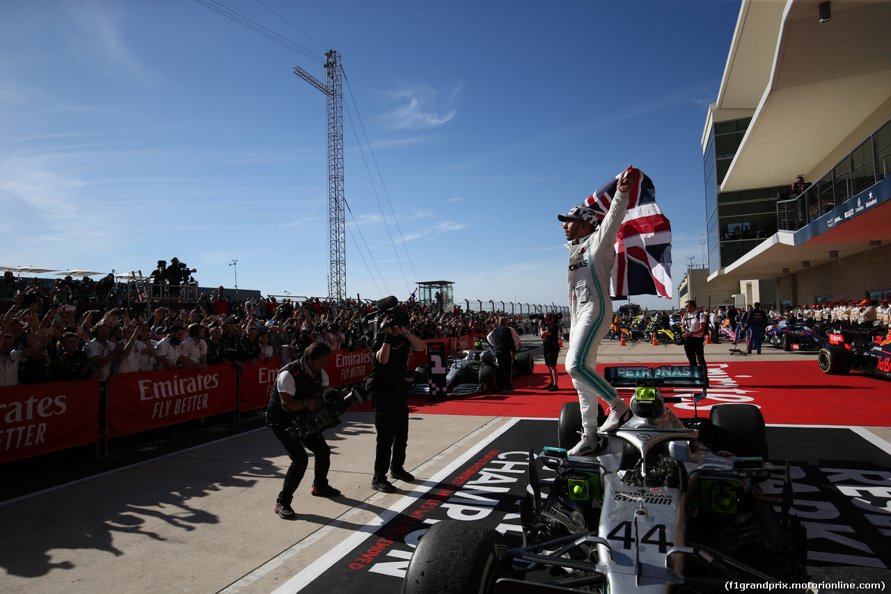 GP USA, 03.11.2019- Parc ferme Lewis Hamilton (GBR) Mercedes AMG F1 W10 EQ Power celebrates winning the 2019 World Champion