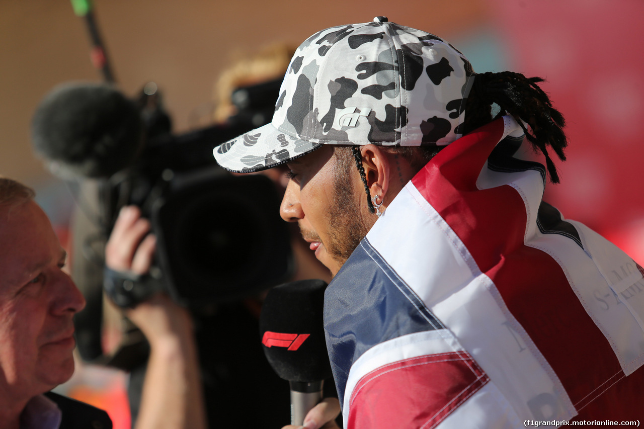 GP USA, 03.11.2019- Parc ferme Lewis Hamilton (GBR) Mercedes AMG F1 W10 EQ Power celebrates winning the 2019 World Champion