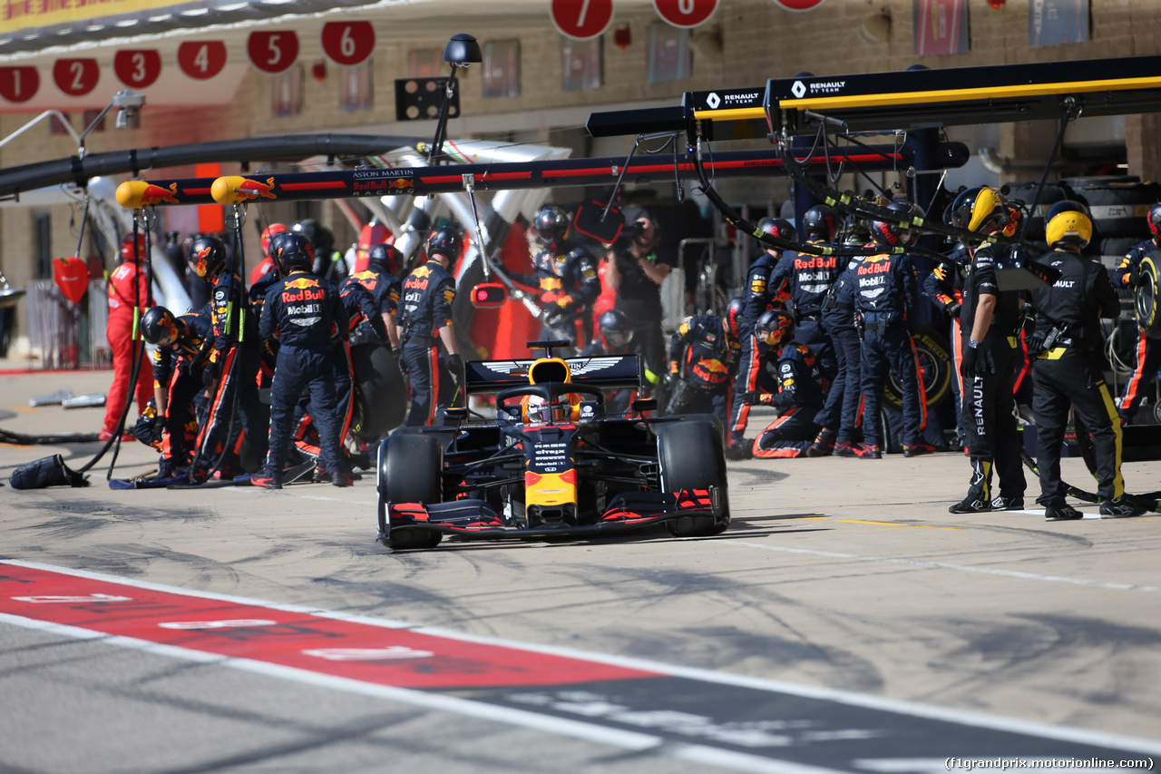 GP USA, 03.11.2019- Gara, Max Verstappen (NED) Red Bull Racing RB15 during pit stop