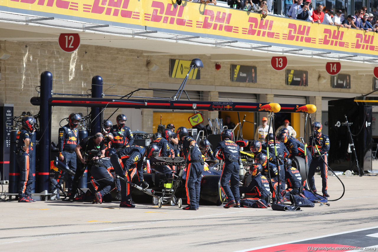 GP USA, 03.11.2019- Gara, Max Verstappen (NED) Red Bull Racing RB15 during pit stop