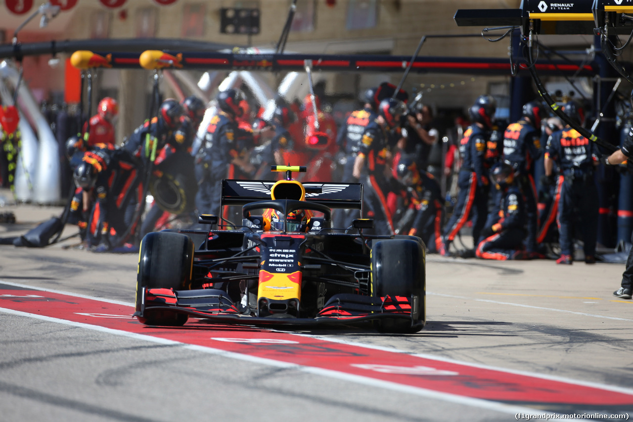 GP USA, 03.11.2019- Gara, Alexader Albon (THA) Redbull Racing RB15 during pit stop