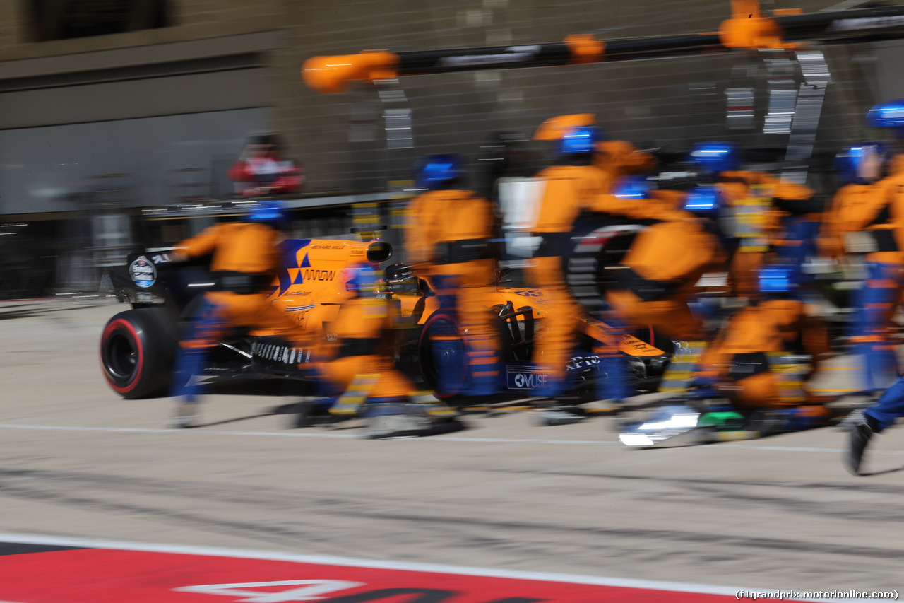 GP USA, 03.11.2019- Gara, Carlos Sainz Jr (ESP) Mclaren F1 Team MCL34 during pit stop