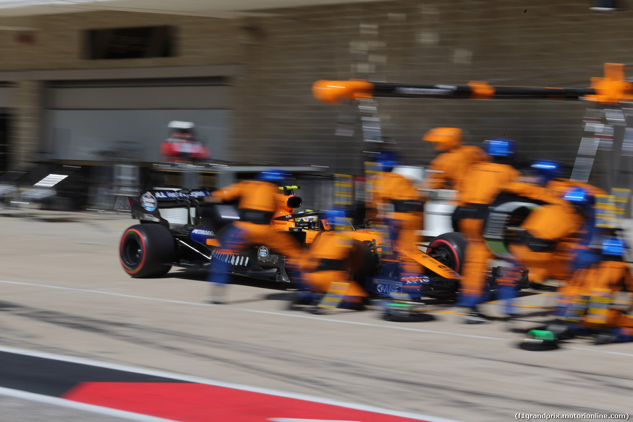 GP USA, 03.11.2019- Gara, Lando Norris (GBR) Mclaren F1 Team MCL34 during pit stop