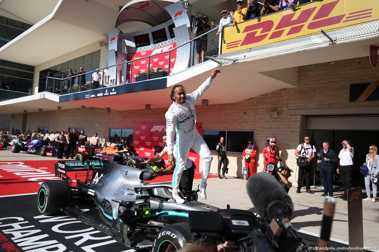 GP USA, 03.11.2019- Parc ferme, Lewis Hamilton (GBR) Mercedes AMG F1 W10 EQ Power celebrates winning the 2019 World Champion