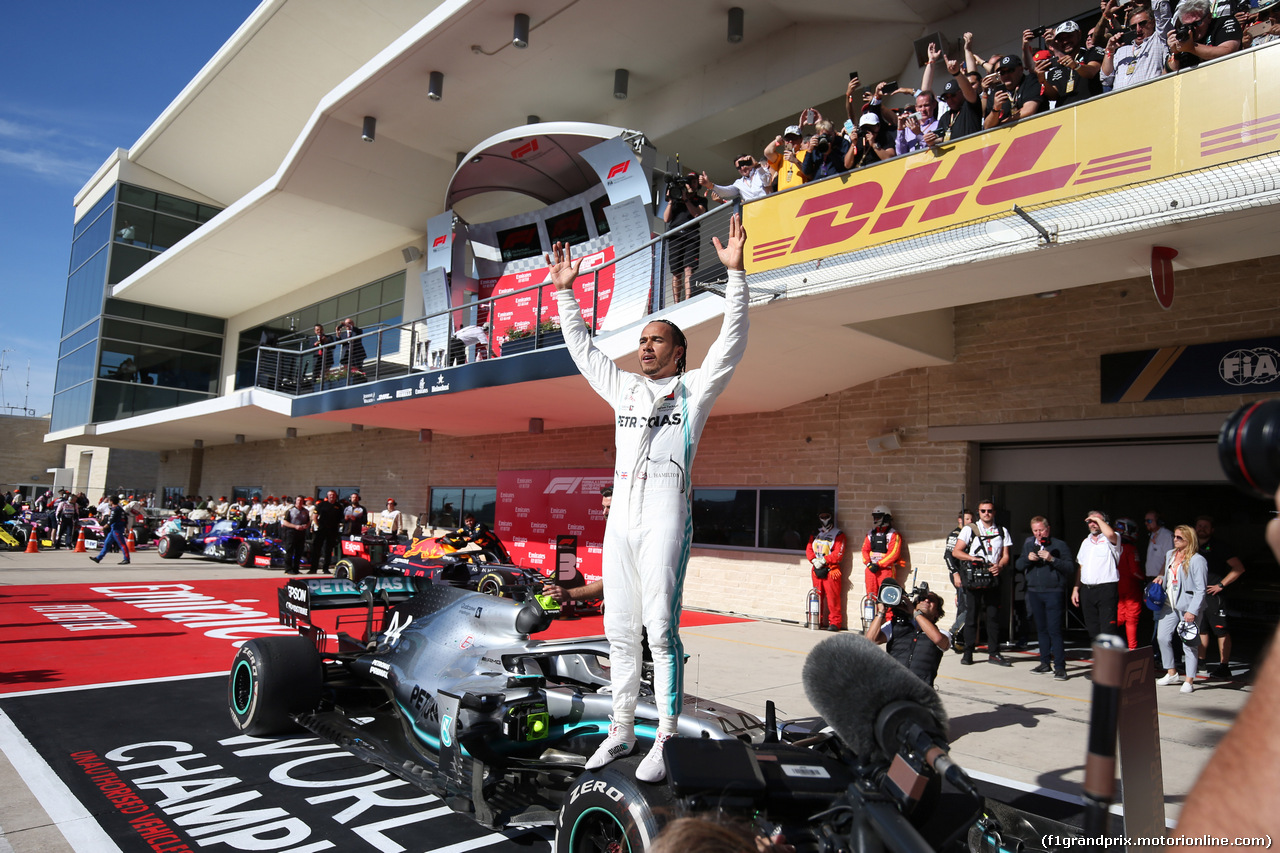 GP USA, 03.11.2019- Parc ferme, Lewis Hamilton (GBR) Mercedes AMG F1 W10 EQ Power celebrates winning the 2019 World Champion
