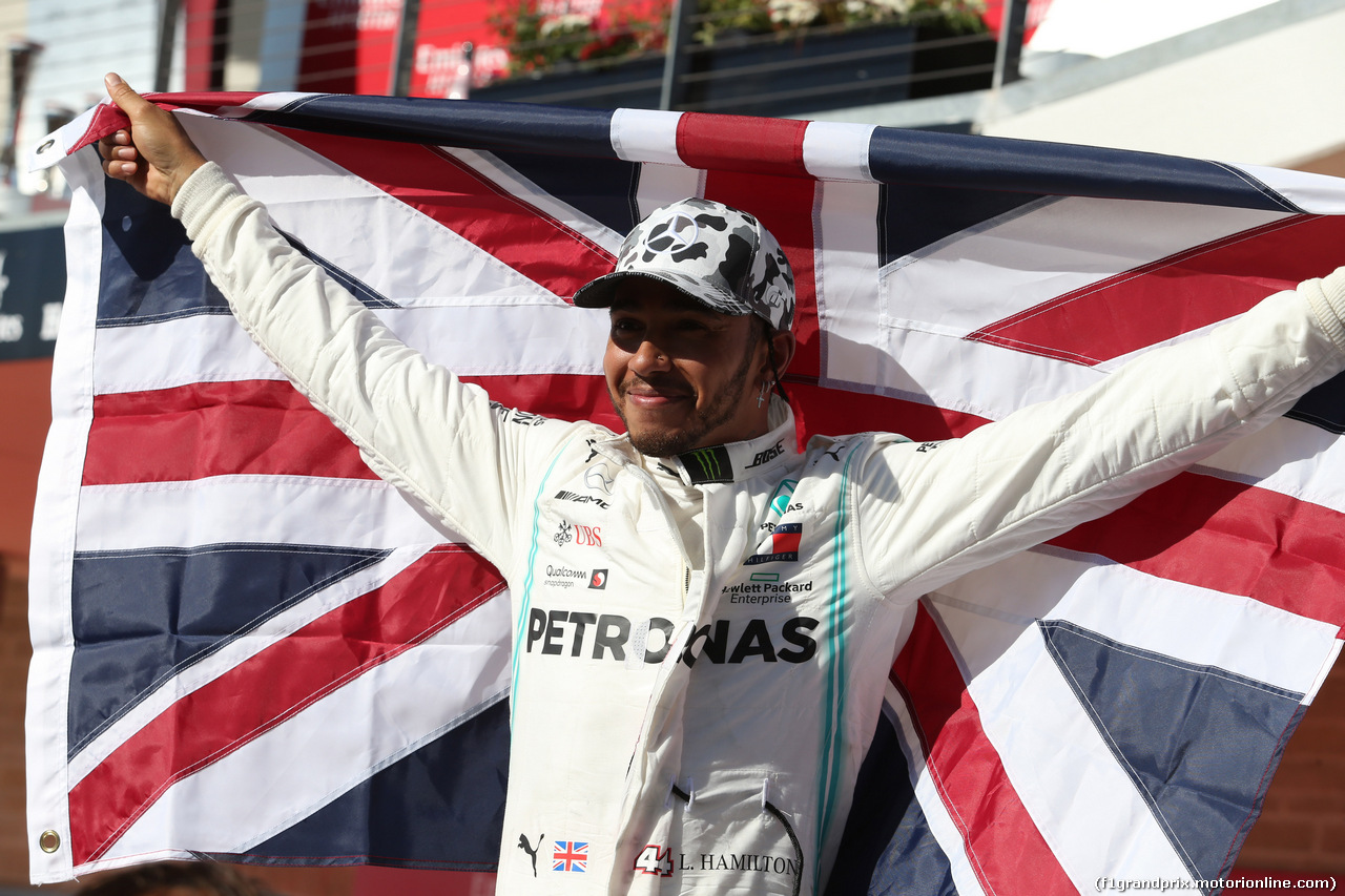 GP USA, 03.11.2019- Parc ferme, Lewis Hamilton (GBR) Mercedes AMG F1 W10 EQ Power celebrates winning the 2019 World Champion