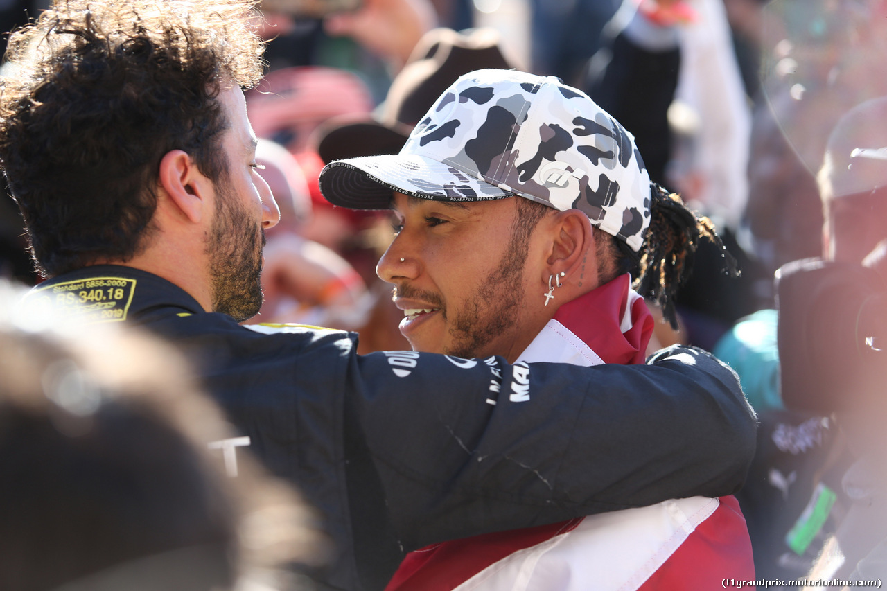 GP USA, 03.11.2019- Parc ferme, Lewis Hamilton (GBR) Mercedes AMG F1 W10 EQ Power celebrates winning the 2019 World Champion with Daniel Ricciardo (AUS) Renault Sport F1 Team RS19
