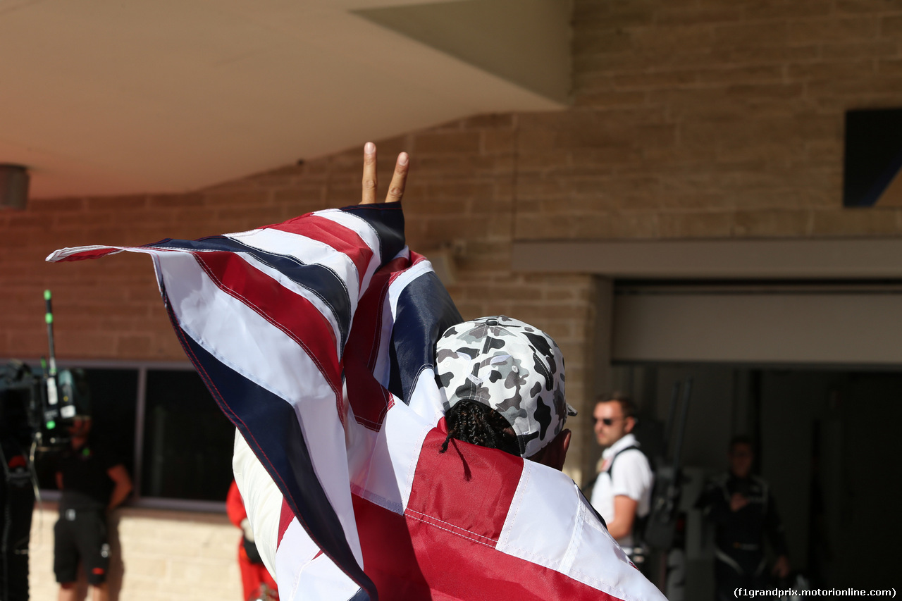 GP USA, 03.11.2019- Parc ferme, Lewis Hamilton (GBR) Mercedes AMG F1 W10 EQ Power celebrates winning the 2019 World Champion