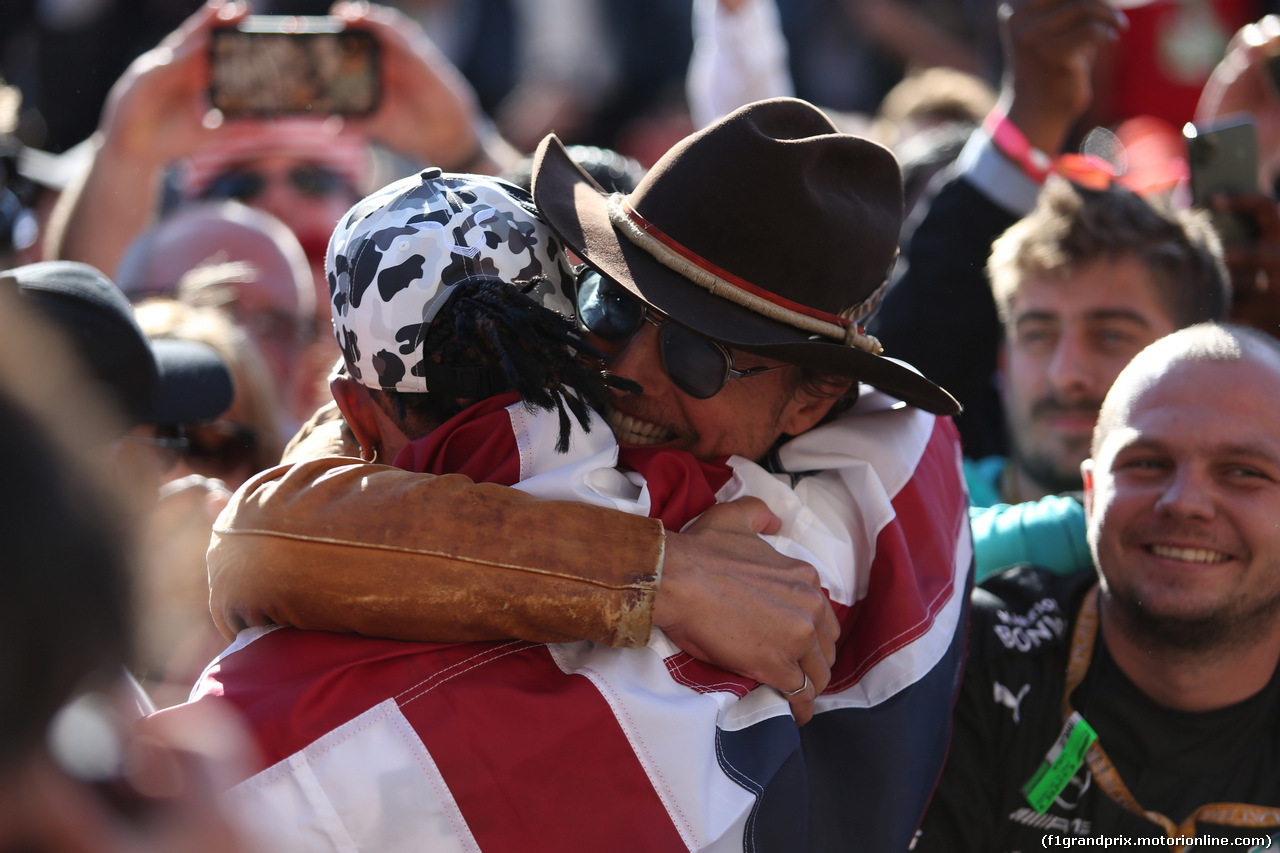 GP USA, 03.11.2019- Parc ferme, Matthew McConaughey (USA) Actor with Lewis Hamilton (GBR) Mercedes AMG F1 W10 EQ Power