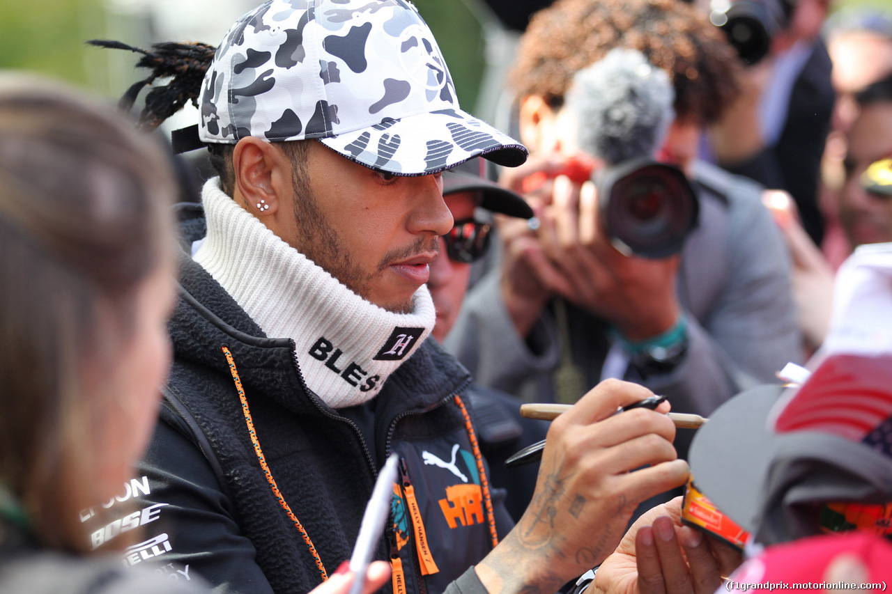 GP USA, 02.11.2019- Autograph Session,  Lewis Hamilton (GBR) Mercedes AMG F1 W10 EQ Power