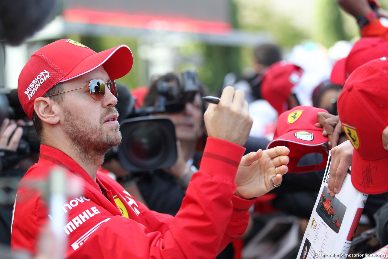 GP USA, 02.11.2019- Autograph Session, Sebastian Vettel (GER) Ferrari SF90