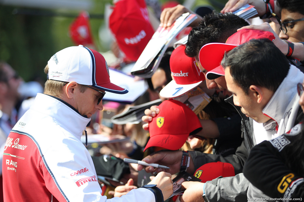 GP USA, 02.11.2019- Autograph Session,  Kimi Raikkonen (FIN) Alfa Romeo Racing C38