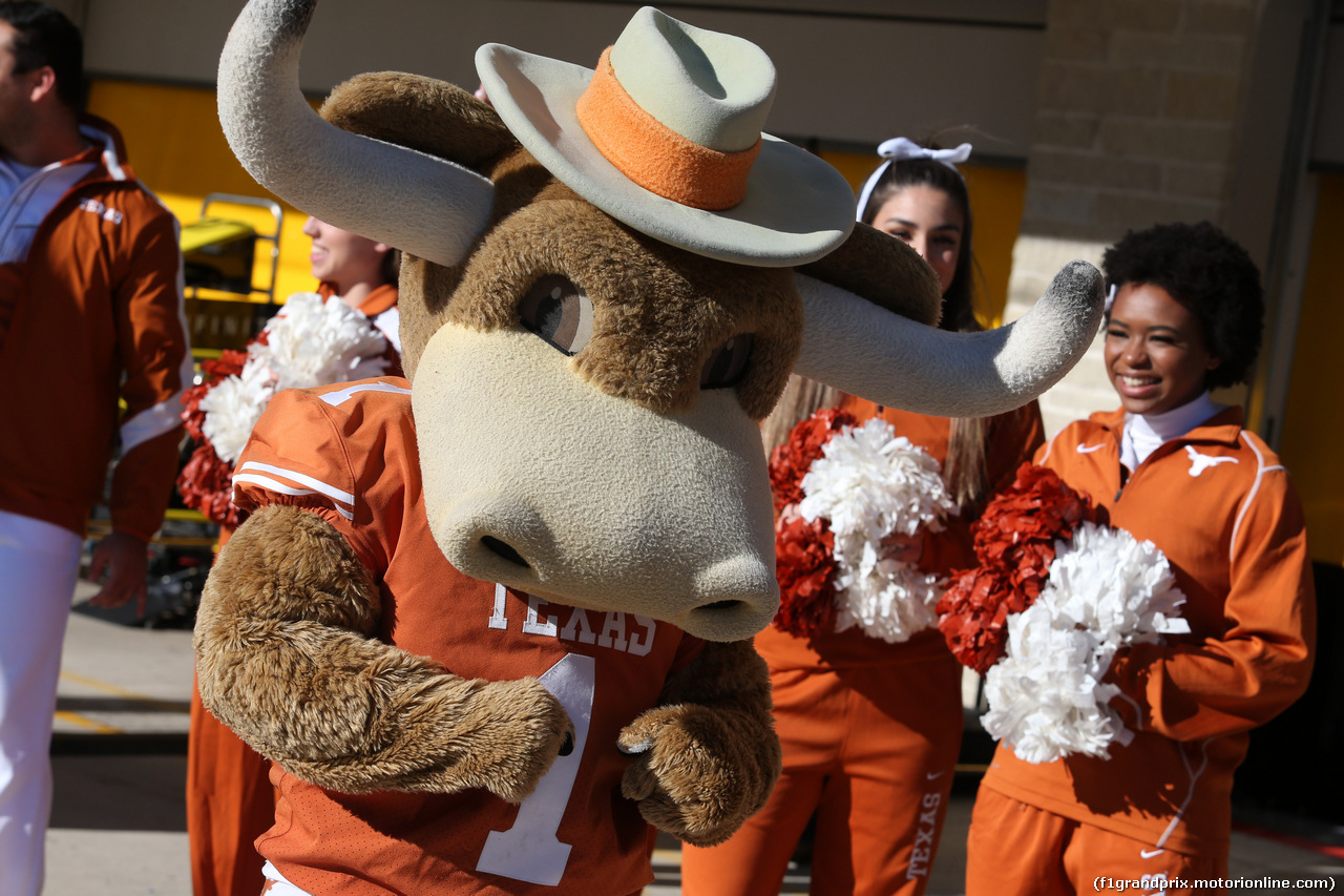 GP USA, 31.10.2019- Texas Longhorns mascotte