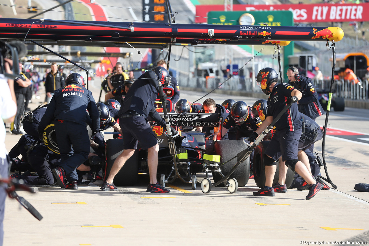 GP USA, 01.11.2019- Free practice 2, Alexader Albon (THA) Redbull Racing RB15