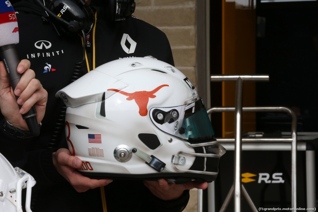 GP USA, 01.11.2019- Free practice 2, Daniel Ricciardo (AUS) Renault Sport F1 Team RS19 special helmet for USA race inspired by Texas Longhorns helmet