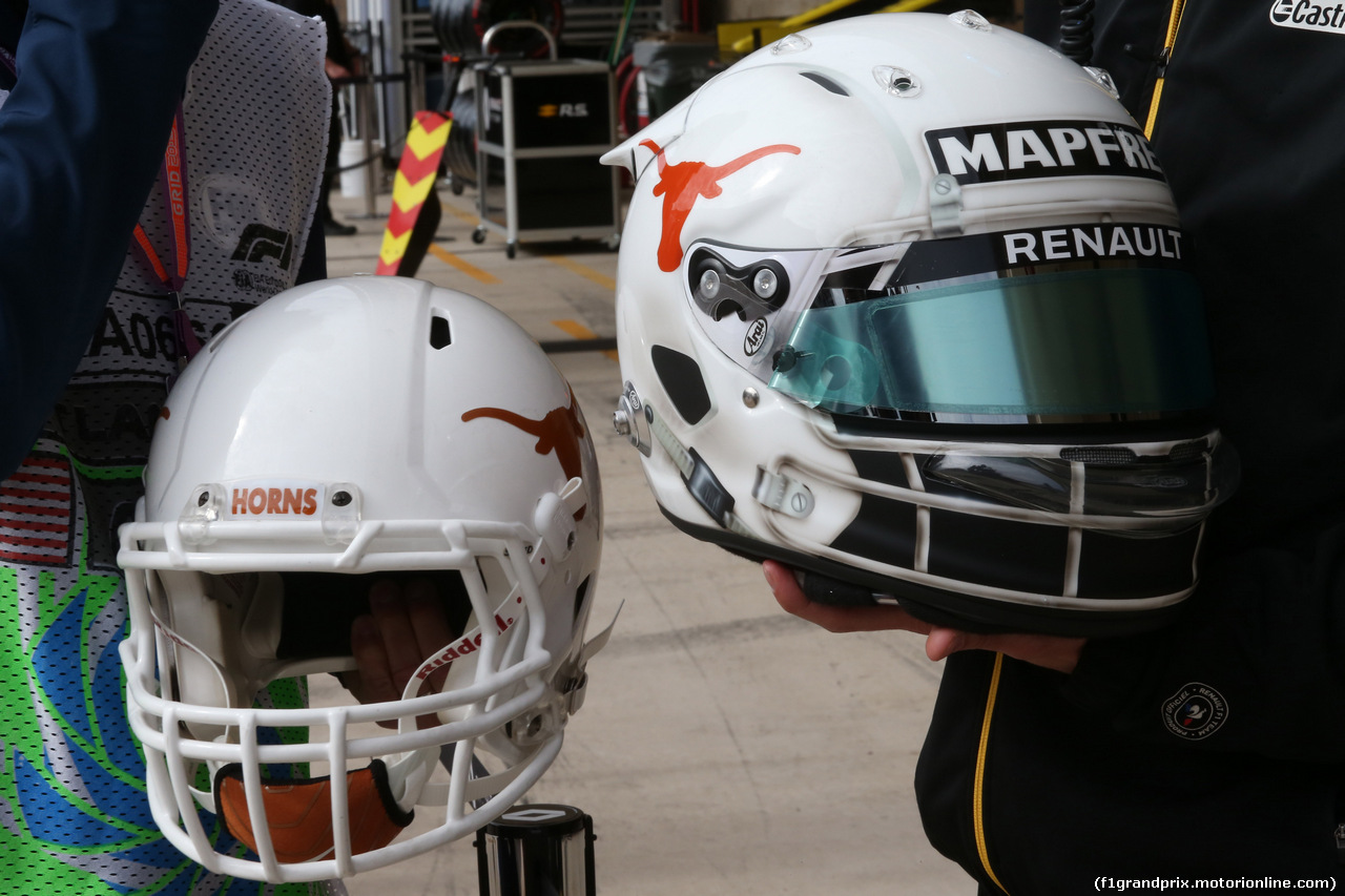 GP USA, 01.11.2019- Free practice 2, Daniel Ricciardo (AUS) Renault Sport F1 Team RS19 special helmet for USA race inspired by Texas Longhorns helmet