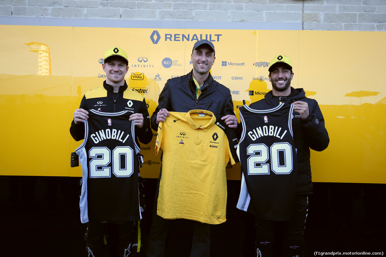 GP USA, 01.11.2019- Daniel Ricciardo (AUS) Renault Sport F1 Team RS19, Nico Hulkenberg (GER) Renault Sport F1 Team RS19 with Manu