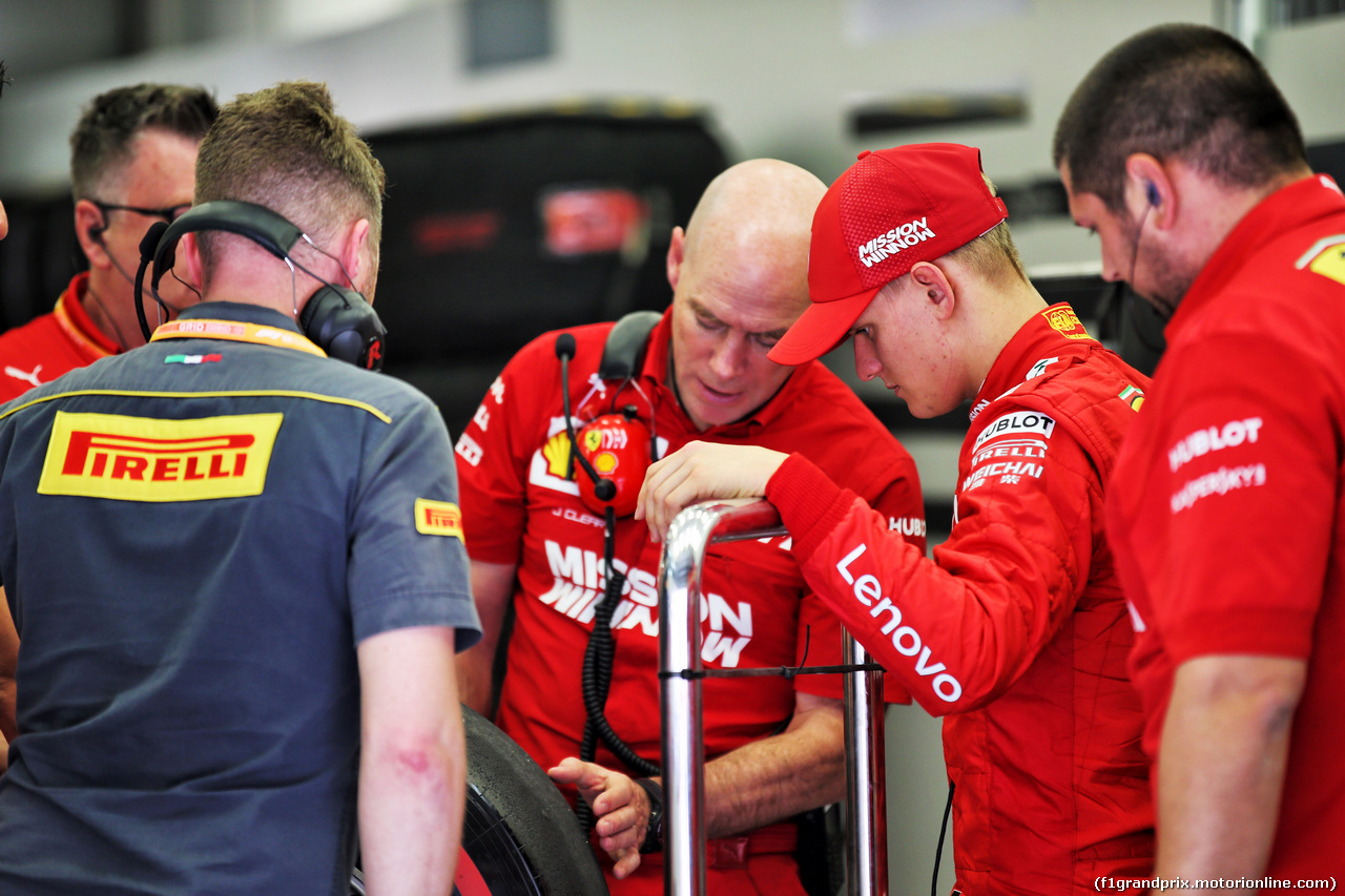 TEST F1 BAHRAIN 2 APRILE, Mick Schumacher (GER) Ferrari Test Driver with Jock Clear (GBR) Ferrari Engineering Director.
02.04.2019.