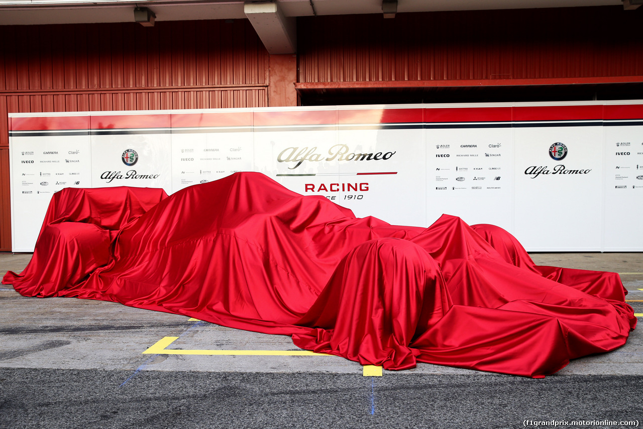 TEST F1 BARCELLONA 18 FEBBRAIO, The new Alfa Romeo Racing car under wraps.
18.02.2019.