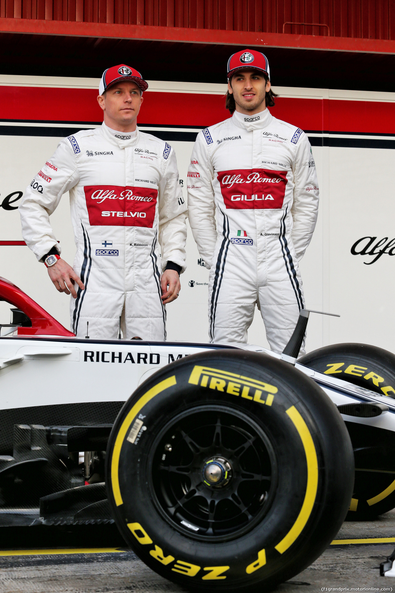 TEST F1 BARCELLONA 18 FEBBRAIO, (L to R): Kimi Raikkonen (FIN) Alfa Romeo Racing with team mate Antonio Giovinazzi (ITA) Alfa Romeo Racing.
18.02.2019.