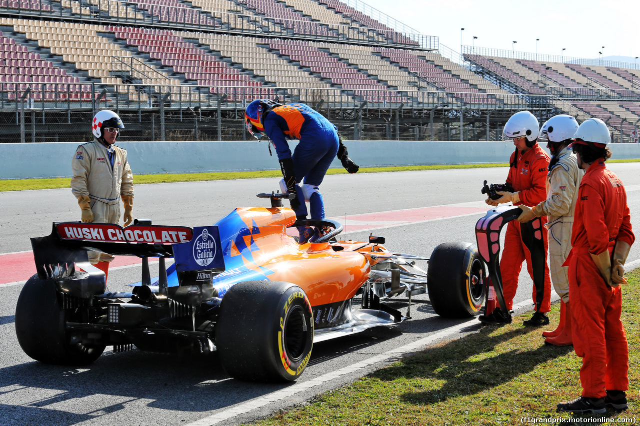 TEST F1 BARCELLONA 18 FEBBRAIO, Carlos Sainz Jr (ESP) McLaren MCL34 stops at the end of the pit lane.
18.02.2019.