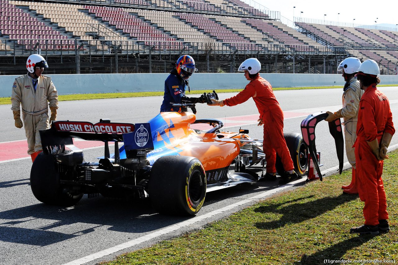 TEST F1 BARCELLONA 18 FEBBRAIO, Carlos Sainz Jr (ESP) McLaren MCL34 stops at the end of the pit lane.
18.02.2019.