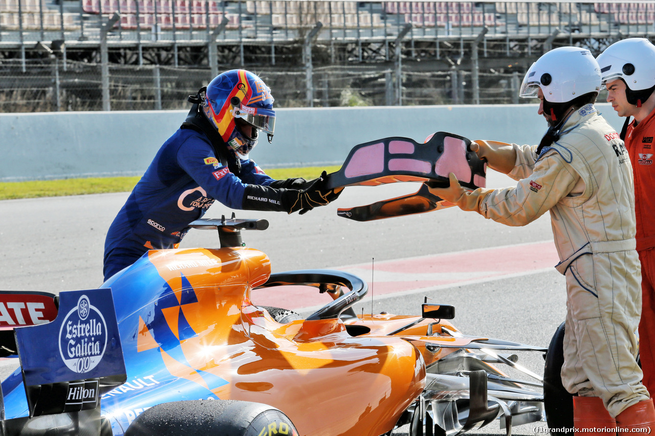 TEST F1 BARCELLONA 18 FEBBRAIO, Carlos Sainz Jr (ESP) McLaren MCL34 stops at the end of the pit lane.
18.02.2019.