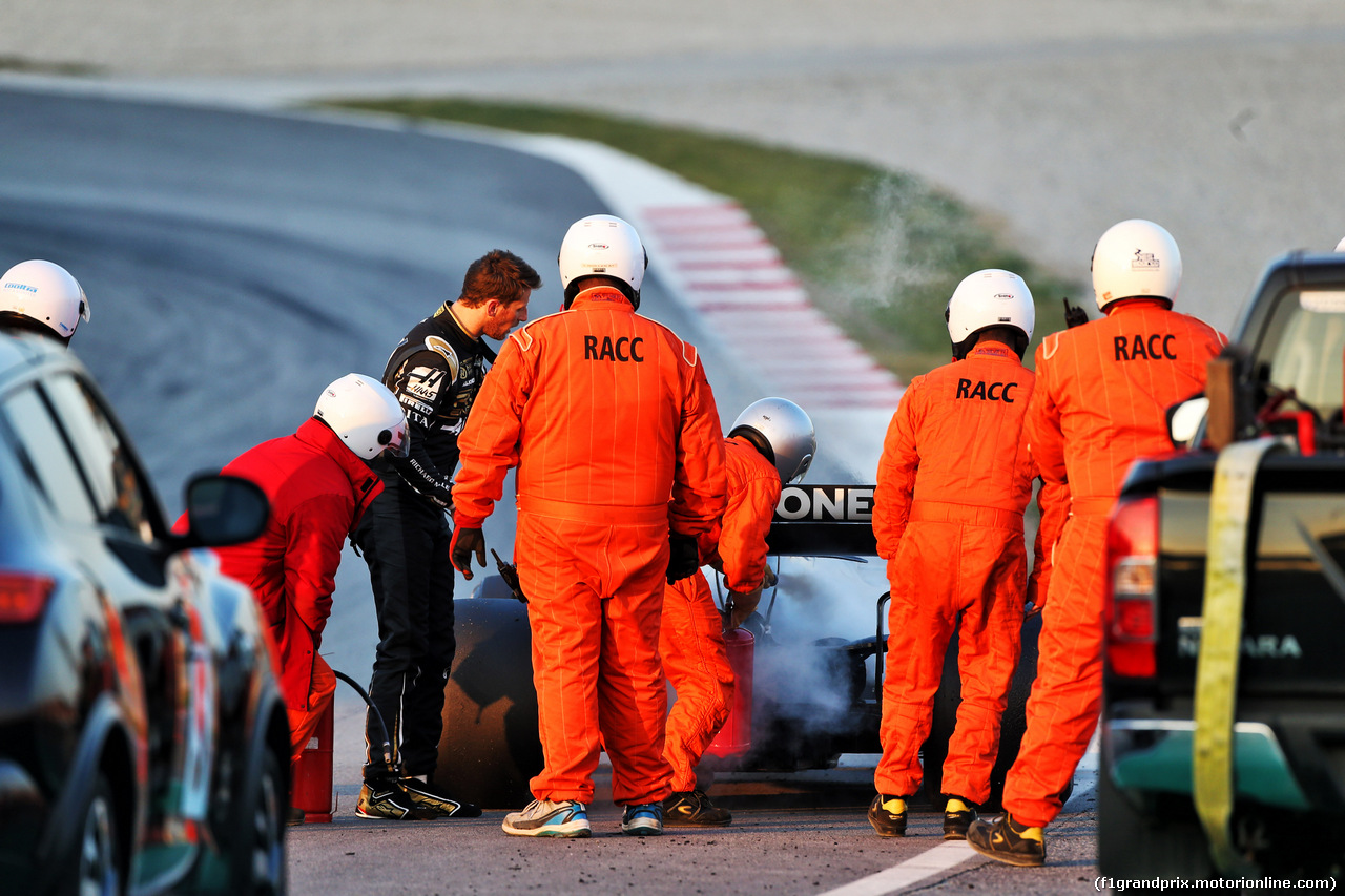 TEST F1 BARCELLONA 20 FEBBRAIO, Romain Grosjean (FRA) Haas F1 Team VF-19 stopped on the circuit.
20.02.2019.