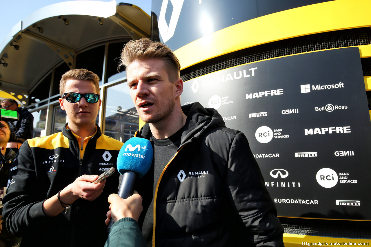 TEST F1 BARCELLONA 21 FEBBRAIO, Nico Hulkenberg (GER) Renault Sport F1 Team with the media.
21.02.2019.