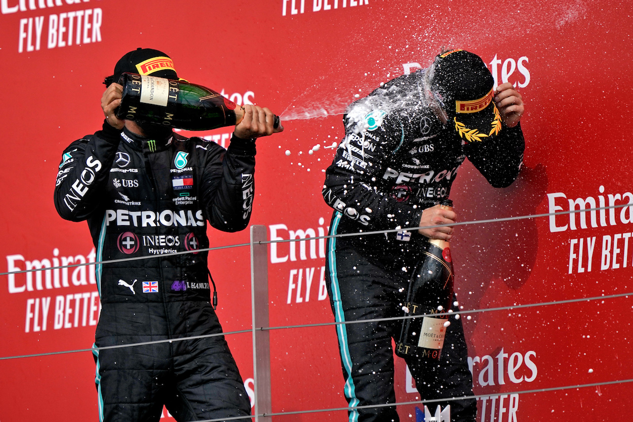 GP 70esimo ANNIVERSARIO, (L to R): Lewis Hamilton (GBR) Mercedes AMG F1 celebrates his second position on the podium with third placed team mate Valtteri Bottas (FIN) Mercedes AMG F1.
09.08.2020. Formula 1 World Championship, Rd 5, 70th Anniversary Grand Prix, Silverstone, England, Gara Day.
- www.xpbimages.com, EMail: requests@xpbimages.com © Copyright: Dungan / XPB Images