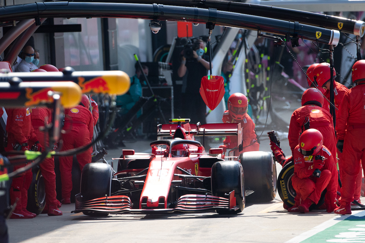 GP 70esimo ANNIVERSARIO, Charles Leclerc (MON) Ferrari SF1000 makes a pit stop.
09.08.2020. Formula 1 World Championship, Rd 5, 70th Anniversary Grand Prix, Silverstone, England, Gara Day.
- www.xpbimages.com, EMail: requests@xpbimages.com © Copyright: Bearne / XPB Images