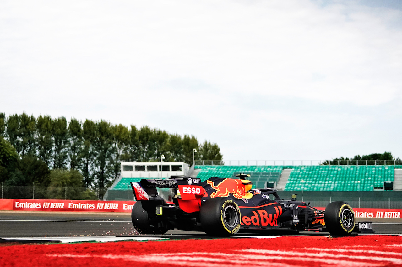 GP 70esimo ANNIVERSARIO, Alexander Albon (THA) Red Bull Racing RB16.                               
08.08.2020. Formula 1 World Championship, Rd 5, 70th Anniversary Grand Prix, Silverstone, England, Qualifiche Day.
- www.xpbimages.com, EMail: requests@xpbimages.com © Copyright: Dungan / XPB Images