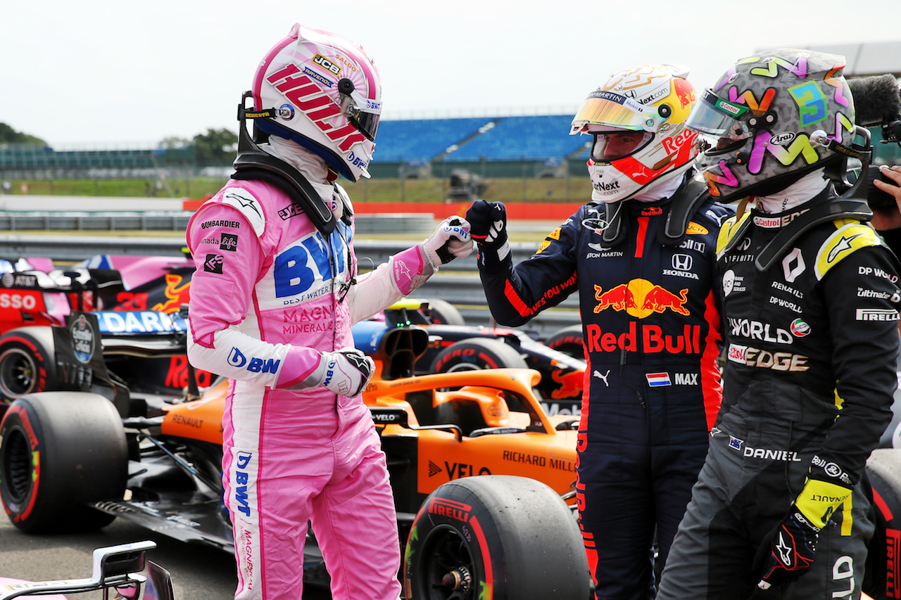GP 70esimo ANNIVERSARIO, (L to R): Nico Hulkenberg (GER) Racing Point F1 Team celebrates his third position in qualifying parc ferme with Max Verstappen (NLD) Red Bull Racing e Daniel Ricciardo (AUS) Renault F1 Team.
08.08.2020. Formula 1 World Championship, Rd 5, 70th Anniversary Grand Prix, Silverstone, England, Qualifiche Day.
- www.xpbimages.com, EMail: requests@xpbimages.com © Copyright: Batchelor / XPB Images