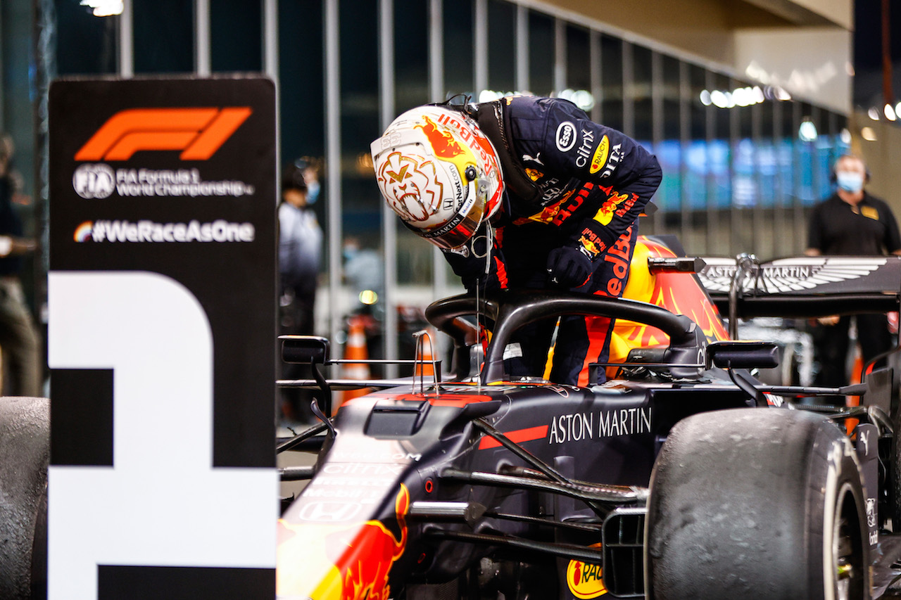 GP ABU DHABI, Gara winner Max Verstappen (NLD) Red Bull Racing RB16 in parc ferme.
13.12.2020. Formula 1 World Championship, Rd 17, Abu Dhabi Grand Prix, Yas Marina Circuit, Abu Dhabi, Gara Day.
- www.xpbimages.com, EMail: requests@xpbimages.com © Copyright: FIA Pool Image for Editorial Use Only