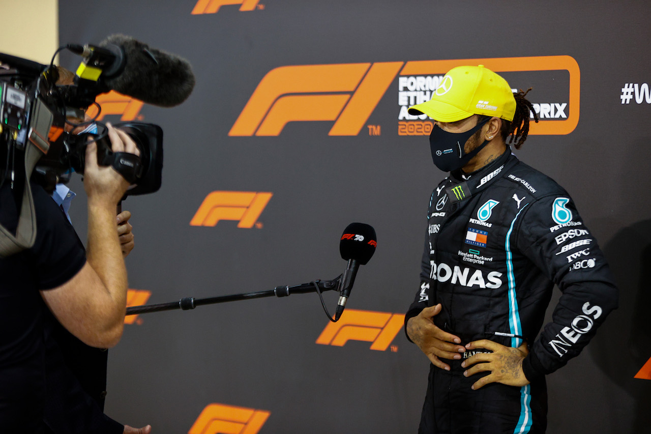 GP ABU DHABI, Lewis Hamilton (GBR) Mercedes AMG F1 in parc ferme.
13.12.2020. Formula 1 World Championship, Rd 17, Abu Dhabi Grand Prix, Yas Marina Circuit, Abu Dhabi, Gara Day.
- www.xpbimages.com, EMail: requests@xpbimages.com © Copyright: FIA Pool Image for Editorial Use Only