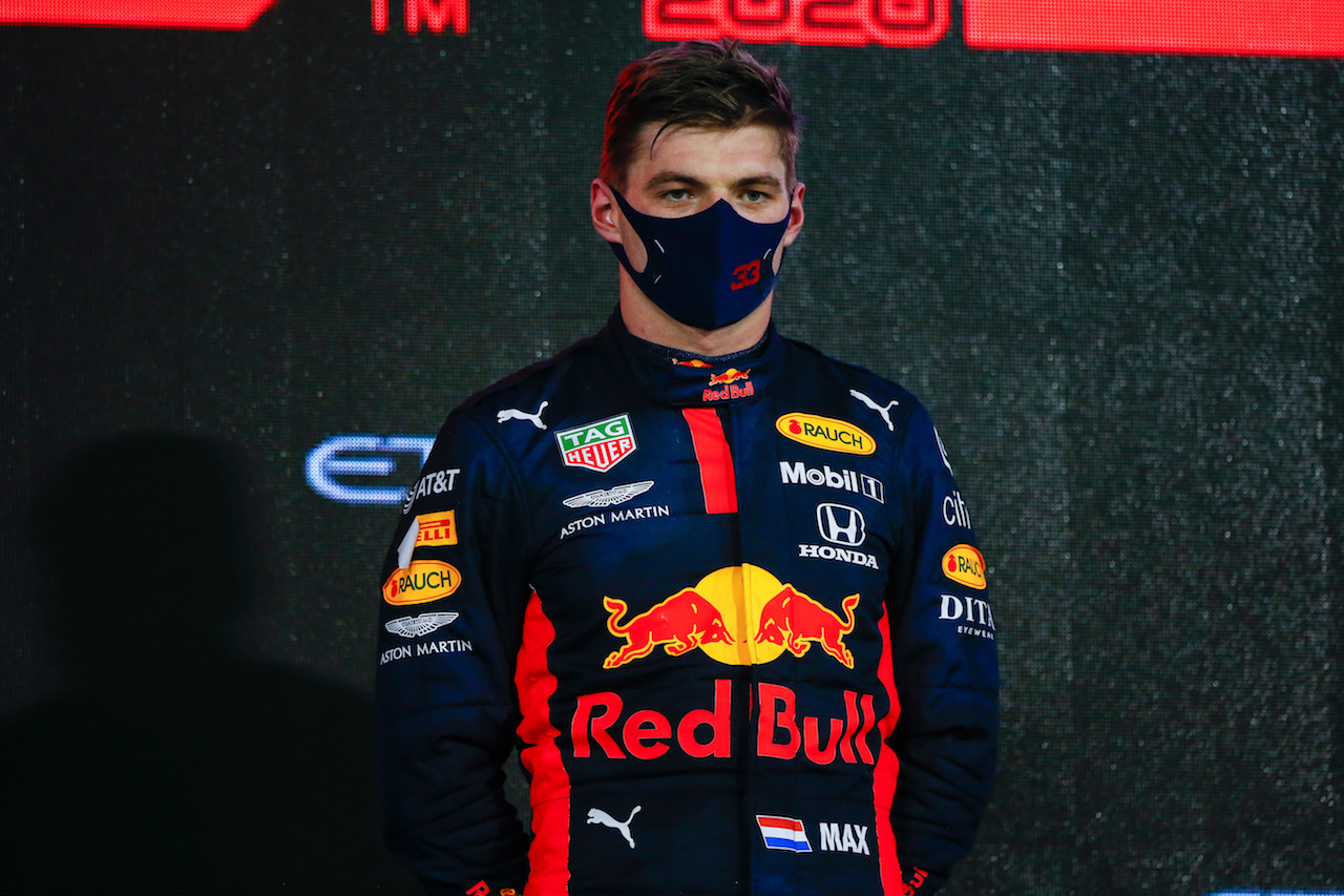 GP ABU DHABI, Gara winner Max Verstappen (NLD) Red Bull Racing on the podium.
13.12.2020. Formula 1 World Championship, Rd 17, Abu Dhabi Grand Prix, Yas Marina Circuit, Abu Dhabi, Gara Day.
- www.xpbimages.com, EMail: requests@xpbimages.com © Copyright: FIA Pool Image for Editorial Use Only