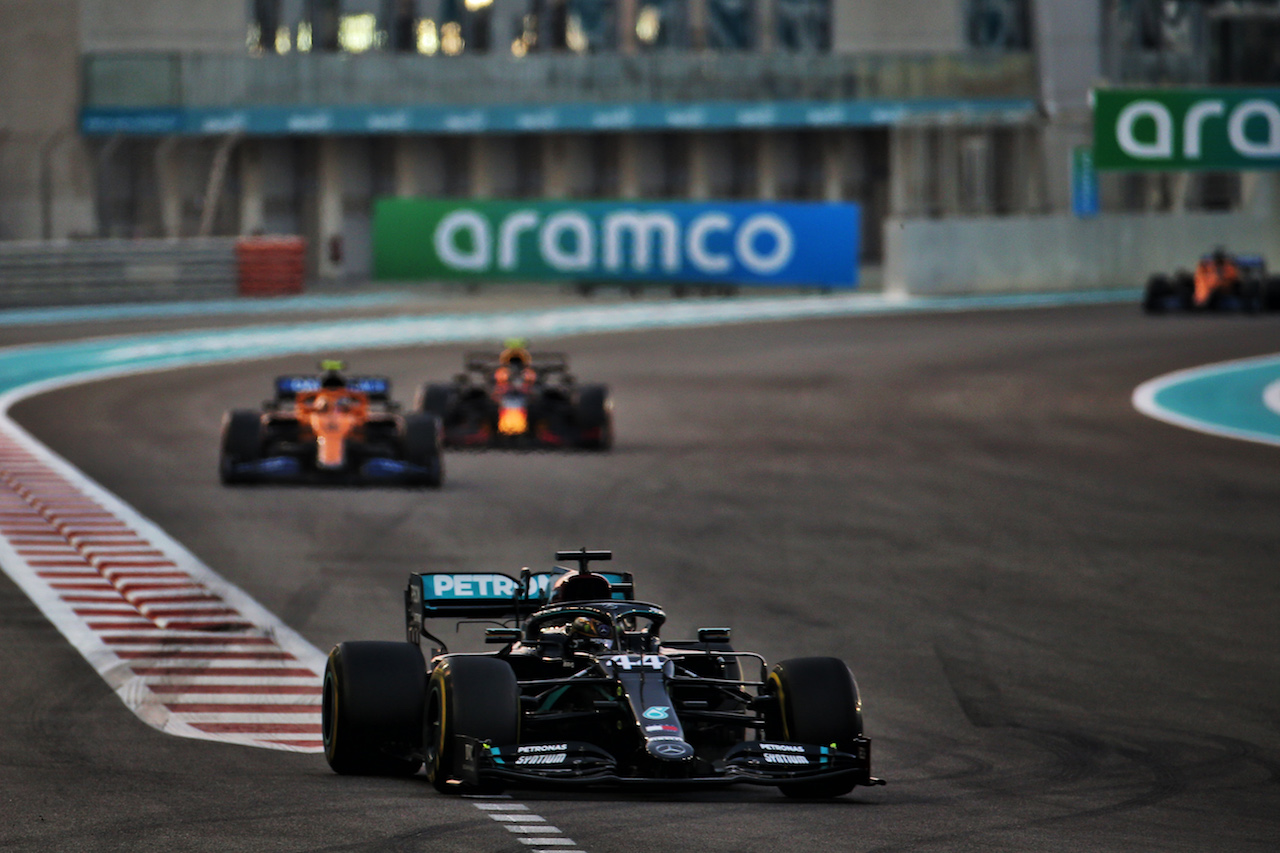 GP ABU DHABI, Lewis Hamilton (GBR) Mercedes AMG F1 W11.
13.12.2020. Formula 1 World Championship, Rd 17, Abu Dhabi Grand Prix, Yas Marina Circuit, Abu Dhabi, Gara Day.
- www.xpbimages.com, EMail: requests@xpbimages.com © Copyright: Batchelor / XPB Images