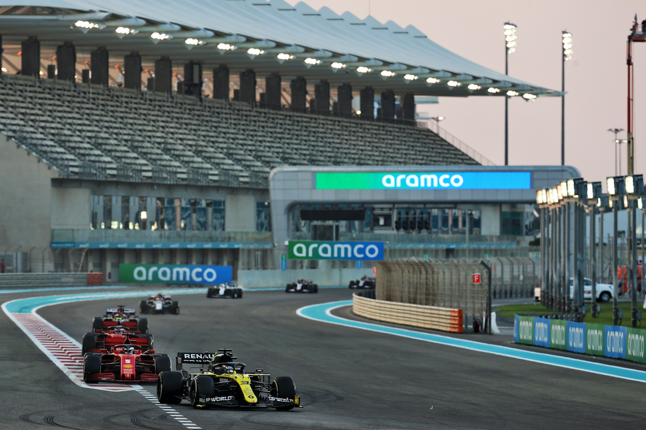 GP ABU DHABI, Daniel Ricciardo (AUS) Renault F1 Team RS20.
13.12.2020. Formula 1 World Championship, Rd 17, Abu Dhabi Grand Prix, Yas Marina Circuit, Abu Dhabi, Gara Day.
- www.xpbimages.com, EMail: requests@xpbimages.com © Copyright: Batchelor / XPB Images