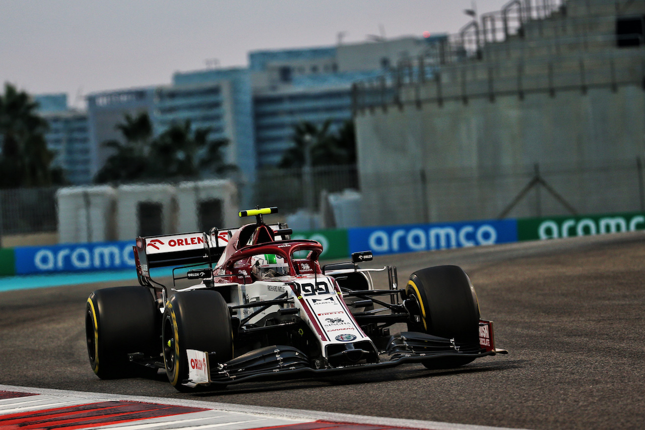 GP ABU DHABI, Antonio Giovinazzi (ITA) Alfa Romeo Racing C39.
13.12.2020. Formula 1 World Championship, Rd 17, Abu Dhabi Grand Prix, Yas Marina Circuit, Abu Dhabi, Gara Day.
- www.xpbimages.com, EMail: requests@xpbimages.com © Copyright: Batchelor / XPB Images