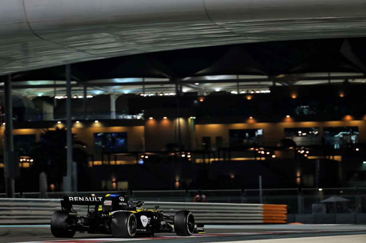 GP ABU DHABI, Daniel Ricciardo (AUS) Renault F1 Team RS20.
13.12.2020. Formula 1 World Championship, Rd 17, Abu Dhabi Grand Prix, Yas Marina Circuit, Abu Dhabi, Gara Day.
- www.xpbimages.com, EMail: requests@xpbimages.com © Copyright: Batchelor / XPB Images