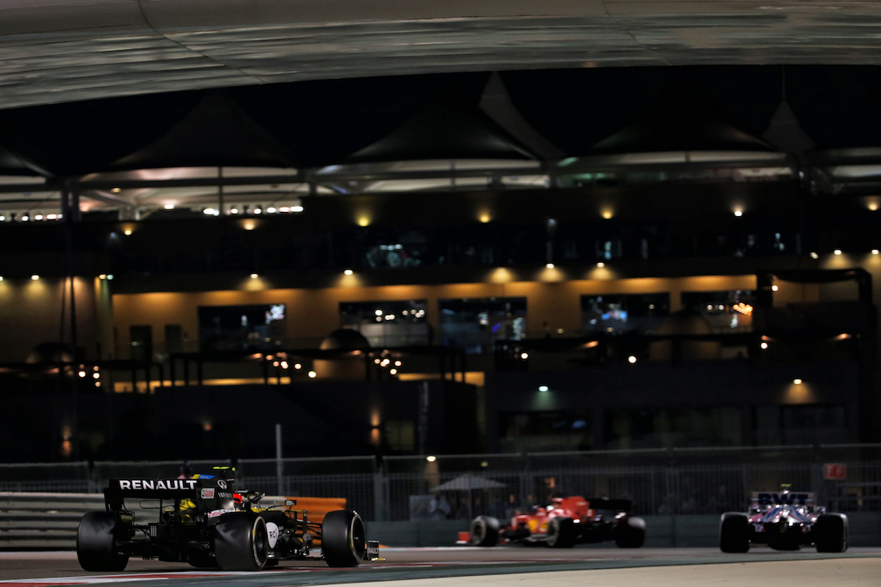 GP ABU DHABI, Esteban Ocon (FRA) Renault F1 Team RS20.
13.12.2020. Formula 1 World Championship, Rd 17, Abu Dhabi Grand Prix, Yas Marina Circuit, Abu Dhabi, Gara Day.
- www.xpbimages.com, EMail: requests@xpbimages.com © Copyright: Batchelor / XPB Images